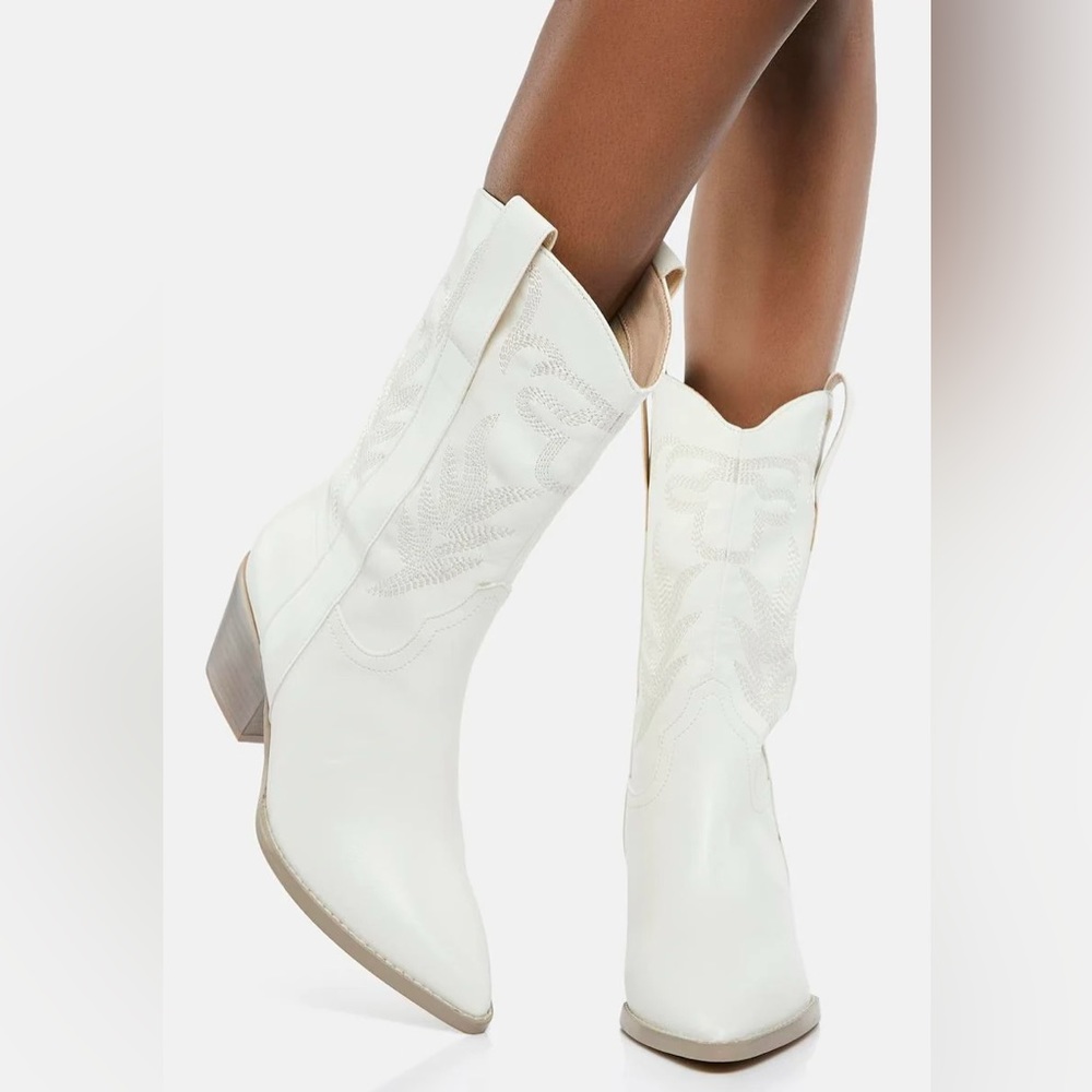 Icy on my own cowboy boots, white, size 7.5